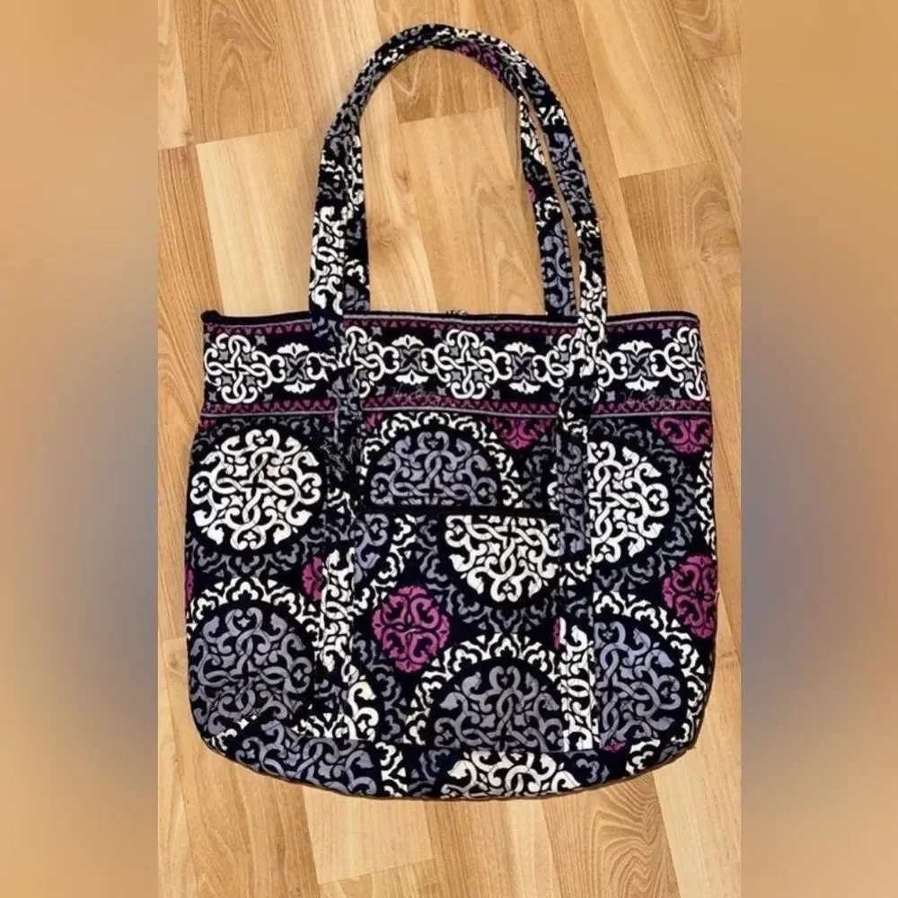 VERA BRADLEY Large Tote Bag in Cranberry Magenta VERA BRADLEY Large Tote Bag